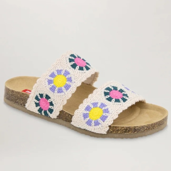 UNIONBAY Shoes - UNIONBAY Monica Ivory Crochet Slip-On Slide Sandals Size 11 NEW